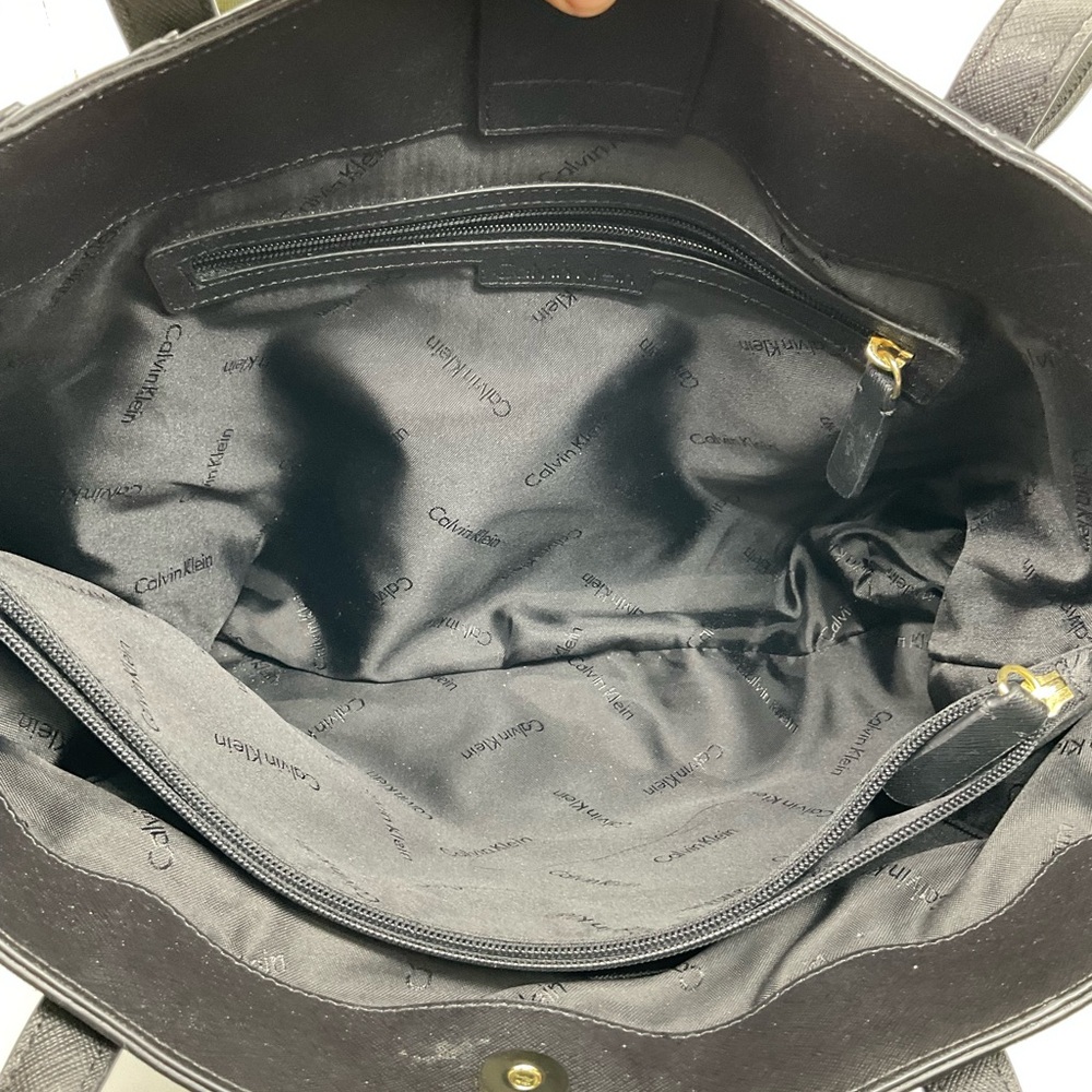 CALVIN KLEIN MARISA‎ SAFFIANO LEATHER SHOULDER BAG - Picture 4 of 7